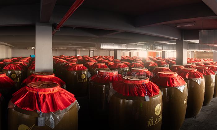 大型釀酒設備用陶缸存酒