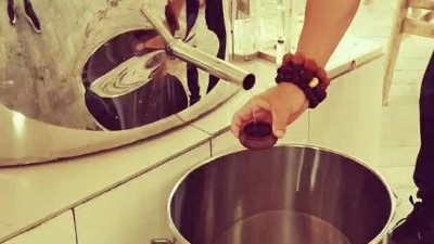 為什么冬季從小型酒廠釀酒設(shè)備蒸出的白酒會發(fā)苦呢？