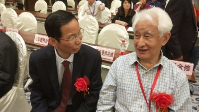 季老說喝不起茅臺喝農(nóng)村烤酒設(shè)備釀的五糧酒，這是...