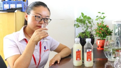 在雅大白酒蒸餾設(shè)備品酒師眼中，好酒一條線被稱為好酒的標準！