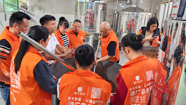 用小型酒廠釀酒設(shè)備開酒坊，釀酒技術(shù)重要還是銷售能力重要？