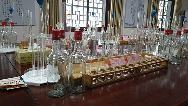 不銹鋼釀酒設(shè)備：你要害怕“勾兌”白酒到什么時候？