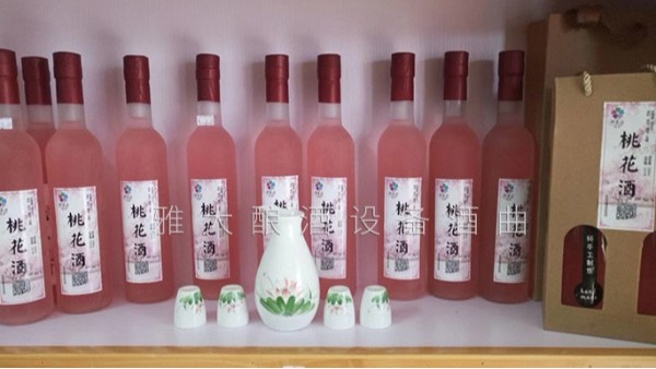 桃花源不僅桃花美，用熟料釀酒設(shè)備釀造的桃花酒更美