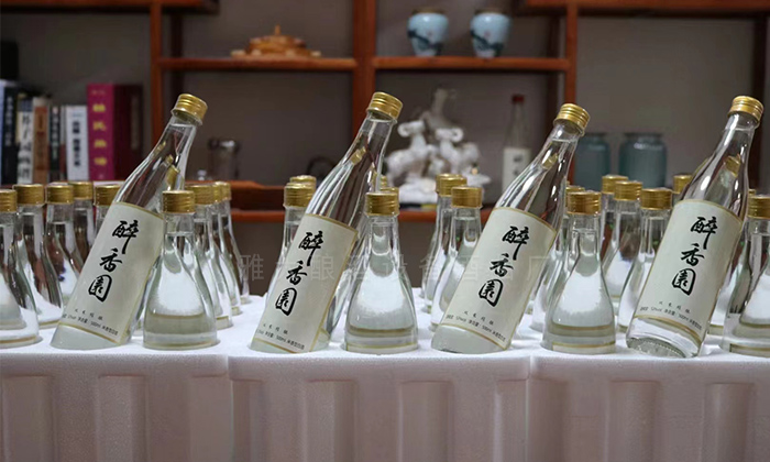 用純糧釀酒設(shè)備開酒坊，要有自己的商標(biāo)