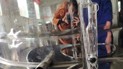 白酒蒸餾設(shè)備蒸酒時，接酒的度數(shù)如何處理？