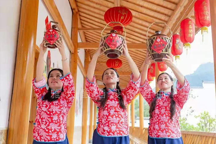 從廚師到釀酒師，用蒸餾釀酒設(shè)備釀出美酒，釀出紅火日子